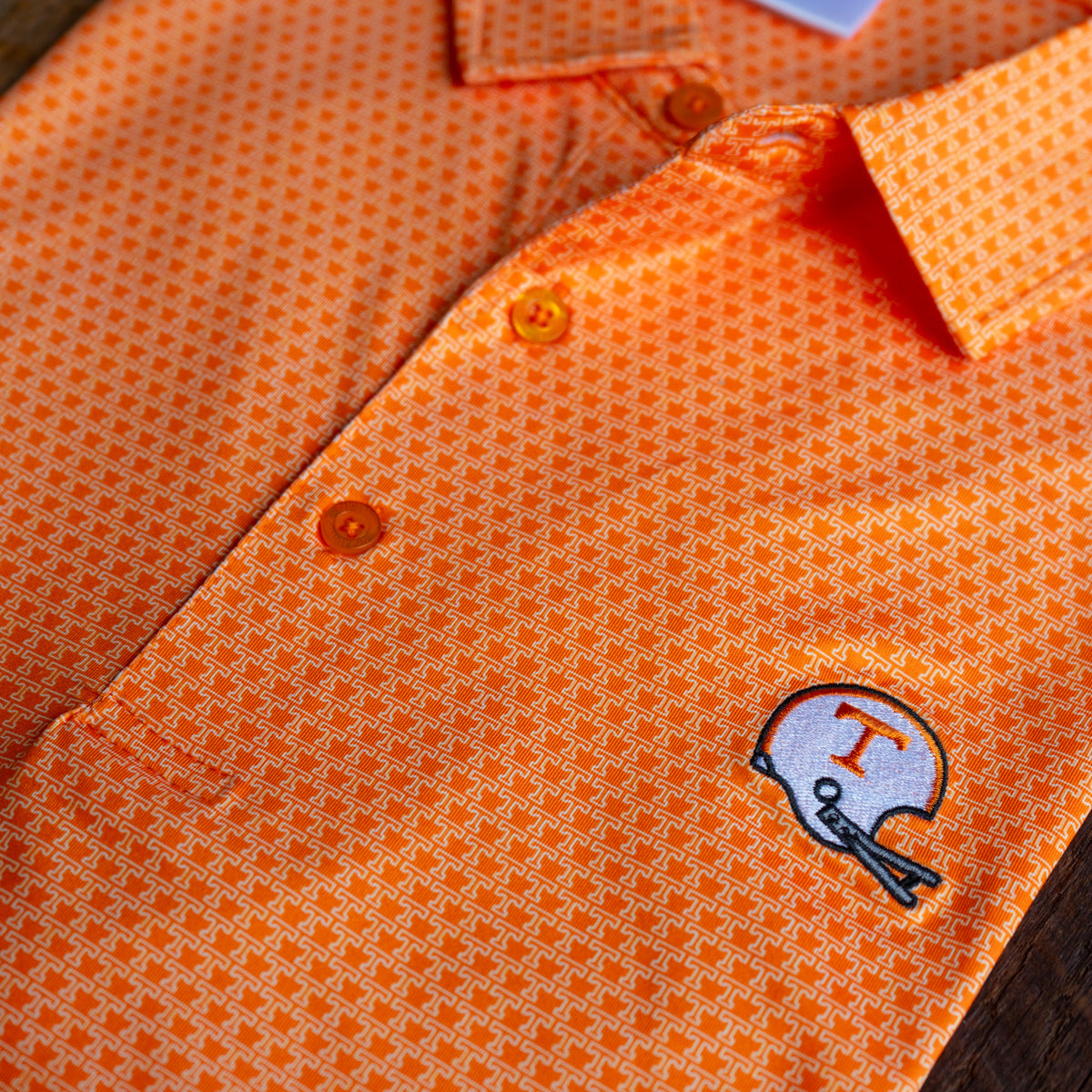 Vols all T in org.Helmet.Close up